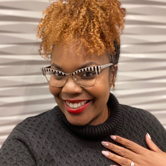 Meet your Posher, Rae - Picture 3 of 4